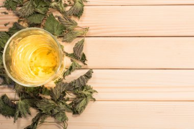 Isırgan otu çay bardak