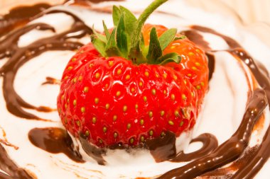 Vanilya, çikolata ve çilek
