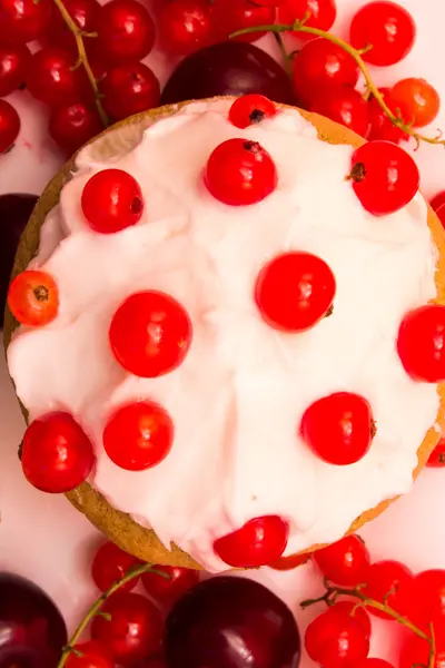 Close-up van cupcake met bessen — Stockfoto