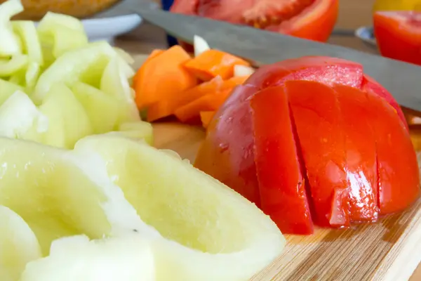 Cocina llena de verduras frescas — Foto de Stock