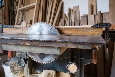 Tozlu marangoz Atölyesi