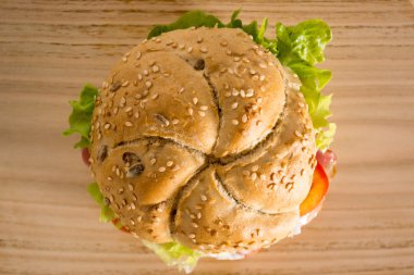 Taze füme etli sandviç