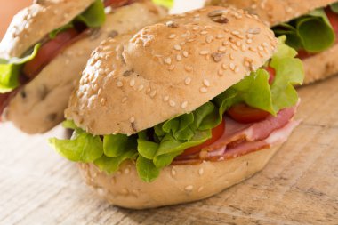 Taze füme etli sandviç