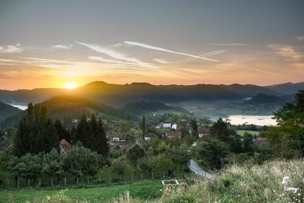 Salida del sol en el parque nacional Tara — Foto de Stock