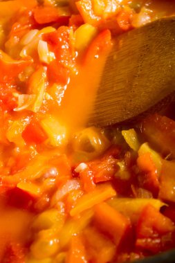 Karma ile pişirme güveç ve Derma sebze