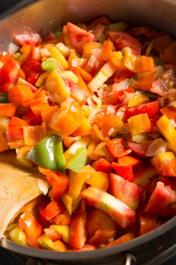 Karma ile pişirme güveç ve Derma sebze