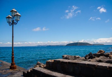 Güneşli İtalyan Akdeniz kıyıları, Ischia Adası