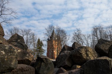 Şehir parkında güneşli bir kış günü