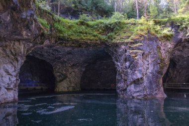 Karelia 'daki Ruskeala Parkı' nda yeraltı mermer işleri.