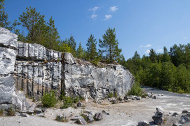 Ruskeala Karelya taş ocaklarında mermer madenciliği