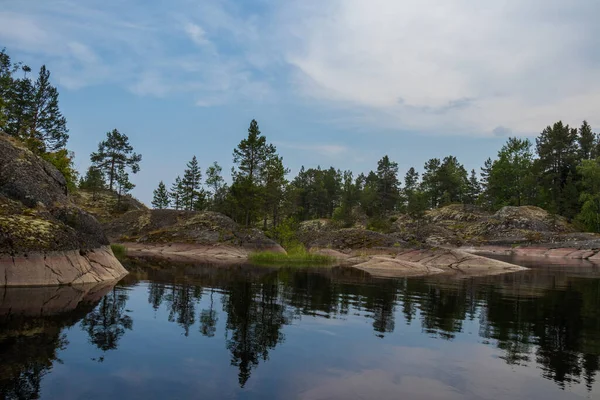 Divoké Skalnaté Pobřeží Jezera Ladoga Karelii — Stock fotografie