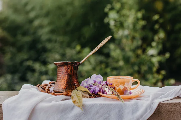 Kahveyle hayat, Turka, cezva. Kahvaltı konsepti..