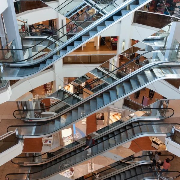 Alışveriş Merkezi, merdiven