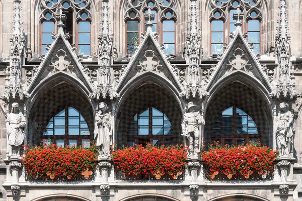 Yeni Belediye Binası, Münih. Cephe detay.