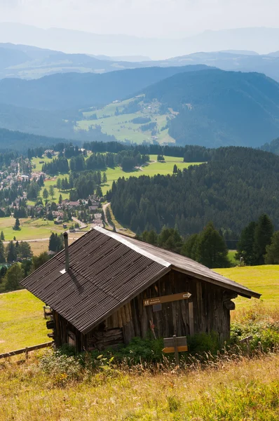 Dağ kulübe Köyü, Dolomites Manzaralı