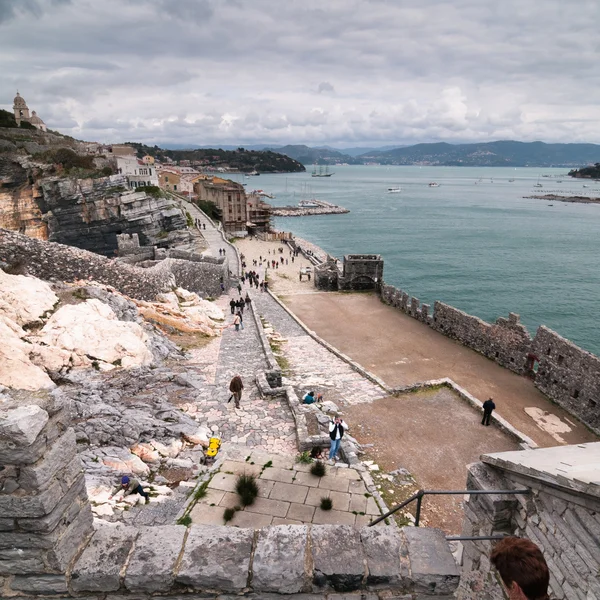 Portovenere, San Peter Kilisesi görünümünden