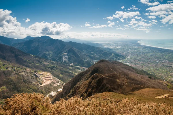 Dağ manzarası Apuan Alps, Tuscany için