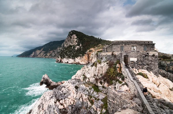 Portovenere, San Peter's Church makinelinin görünümünü