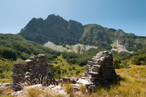 Tuscany bir dağ kulübe kalıntıları
