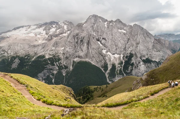 Dağ Buzulu, Dolomites ile