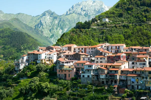 Village on the mountains of Northern Tuscany — Stock Photo, Image