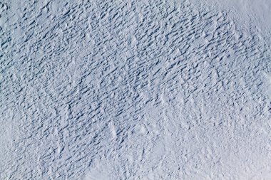 Taze kar yağışlı güzel bir kış manzarası. Büyük dağlarda Elbrus, kayak merkezi, Kabardino-Balkaria Cumhuriyeti, Rusya