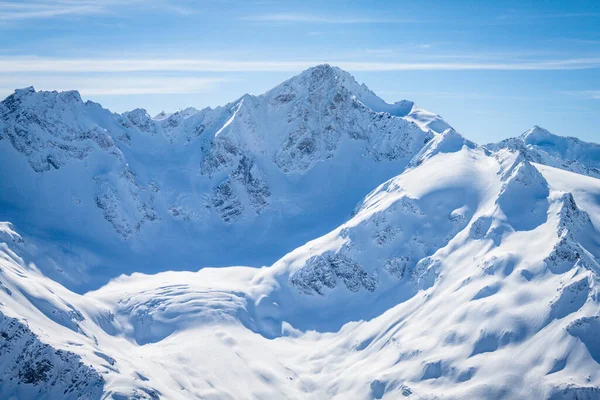 Magnífica Vista Las Montañas Poderosas Blancas Como Nieve Elbrus Estación —  Fotos de Stock