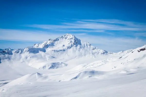 Nádherný Výhled Sněhobílé Vysoké Mohutné Hory Elbrus Lyžařské Středisko Kabardino — Stock fotografie