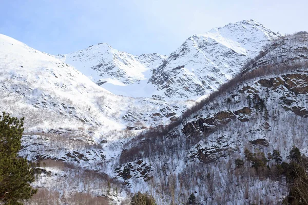 Magnifique Vue Sur Les Hautes Montagnes Blanches Comme Neige Elbrus — Photo