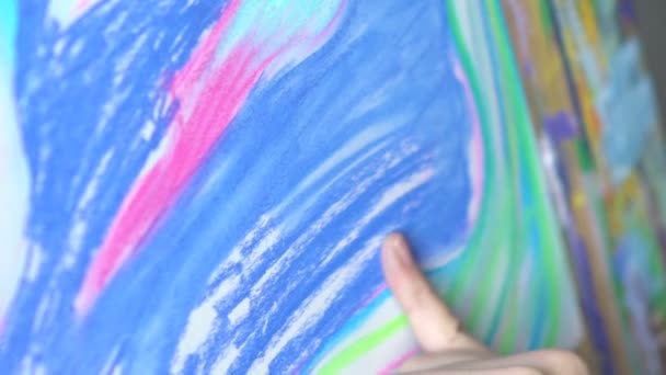 The artist paints a picture of chalk — Stock Video