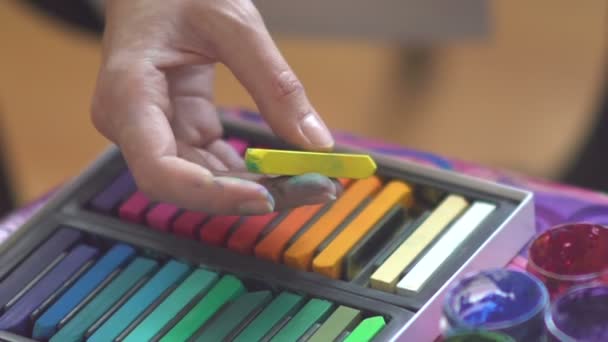 The artist paints a picture of chalk — Stock Video