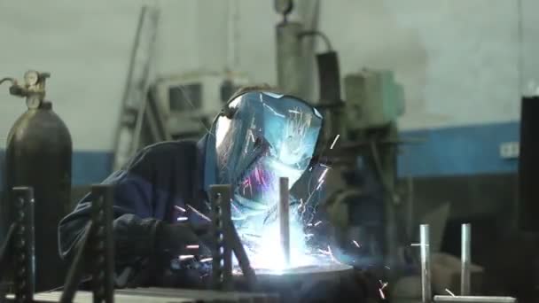 Welding metal parts — Stock Video