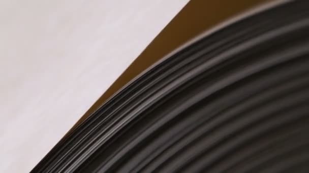 Виробництво крафт-паперу — стокове відео
