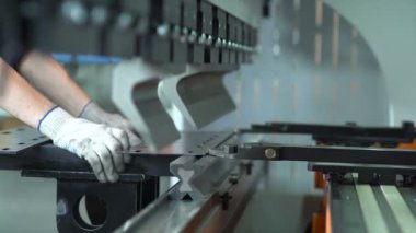 Metal bükme makineleri