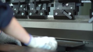 Metal bükme makineleri