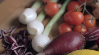 Taze sebze üzerinde Su damlacıkları. Taze sebze karışımı.