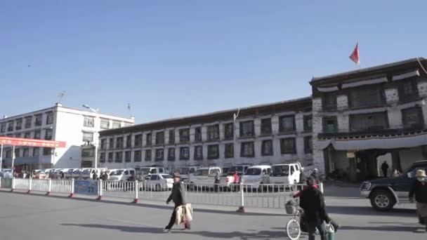 Tibet, Lhasa, mei 2015. Sommige gebouwen in de Tibet. — Stockvideo