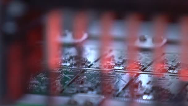 Výroba plošného spoje. Výroba elektronických čipů. — Stock video