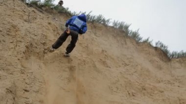 Rusya, Sibirya 2014: Kurtarıcı kurban taşır. İlk yardım eğitimi