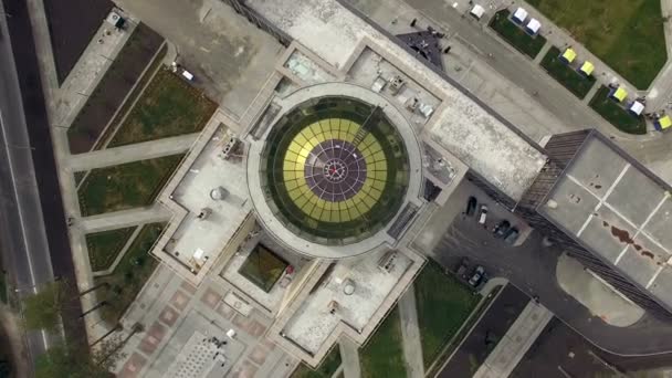 Novosibirsk, Akademgorodok, 2015: Vista aérea de la Universidad con una cúpula — Vídeo de stock