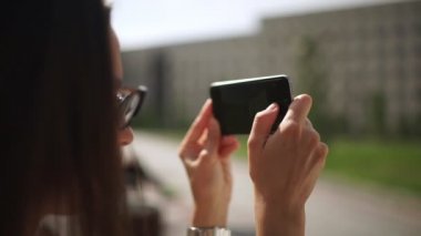 Bir cep telefonu fotoğraflandı kız