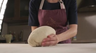 Sahne arkasında: ev pişmiş ekmek yap. Fırın reklam