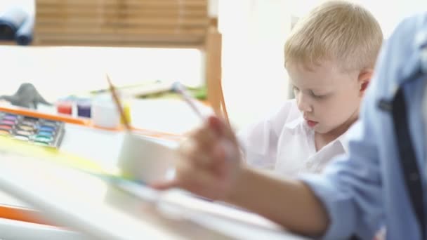 Two boys diligently draw. Childrens friendship. — Stock Video