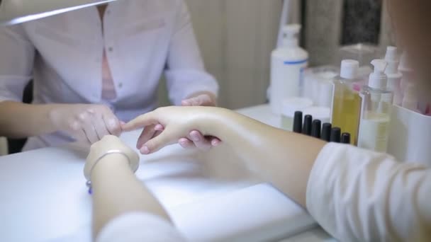 Hand massage in the manicure room — Stock Video