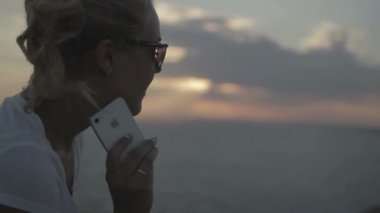 Gülümseyen güzel mutlu kız