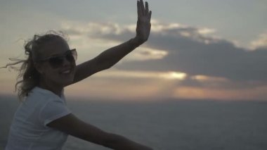 Gülümseyen güzel mutlu kız