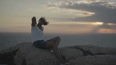 Gülümseyen güzel mutlu kız