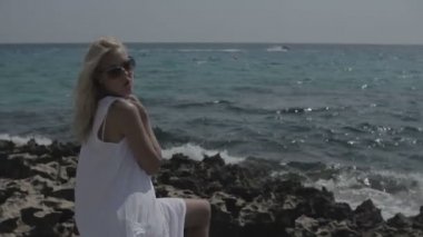 Gülümseyen güzel mutlu kız