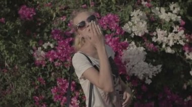 Gülümseyen güzel mutlu kız