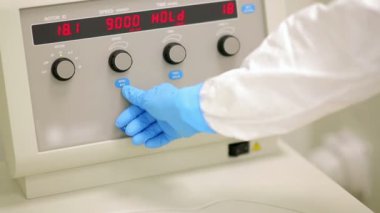 kimyasal bir laboratuarda çalışmak